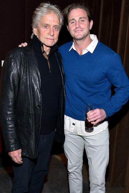 Michel y Cameron Douglas.