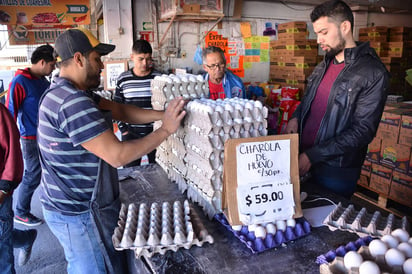 De acuerdo con la ANAM, tan solo en septiembre el sector se expandió 8.6 por ciento en valor y 3.8 por ciento en volumen, comparado con los incipientes crecimientos de Walmart y ANTAD. (ARCHIVO)