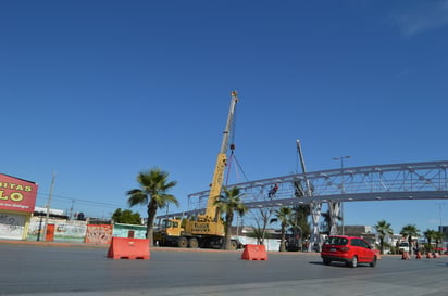 El acceso vehicular fue bloqueado en el sentido poniente, desde el bulevar Rodríguez Triana hasta la calzada José Vasconcelos. (ROBERTO ITURRIAGA)