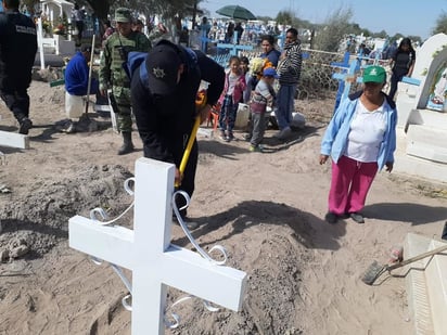 Las diferentes dependencias municipales involucradas brindaron atención a los visitantes. (EL SIGLO DE TORREÓN)