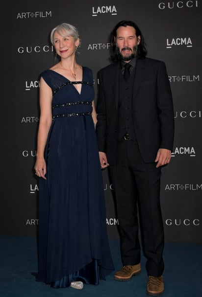 Juntos en evento. Alexandra Grant y Keanu Reeves durante la alfombra roja de los LACMA Art + Film Gala.