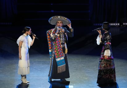 Talentosas. Natalia Lafourcade, Aída Cuevas y Ángela Aguilar cantaron La llorona. (EFE)