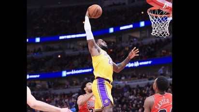 La aportación individual de James le permitió también a Los Angeles Lakers conseguir el sexto triunfo consecutivo. (ESPECIAL)