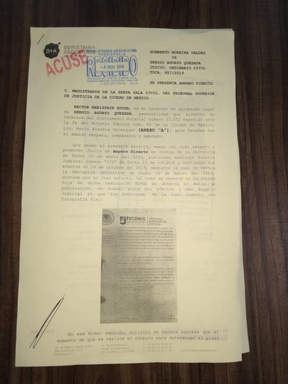 'Sigue el litigio con Moreira. Ayer presentamos el amparo directo ante la justicia federal. La pila de papel les da una idea de la cantidad de evidencia acumulada y del sistema judicial mexicano', se puede leer en el mensaje emitido a través de su red social. (TWITTER)
