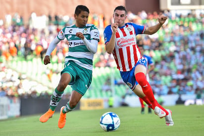 Esta noche Santos Laguna recibe a las Chivas para disputar un partido correspondiente a la Copa MX. (ARCHIVO)