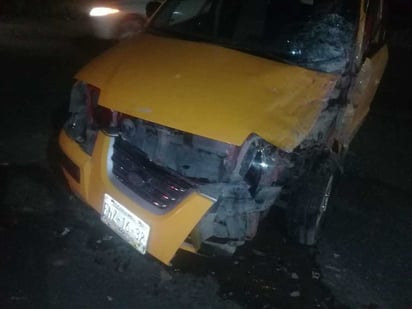 Ebrio conductor invade carril contrario y choca con un auto. (EL SIGLO DE TORREÓN)