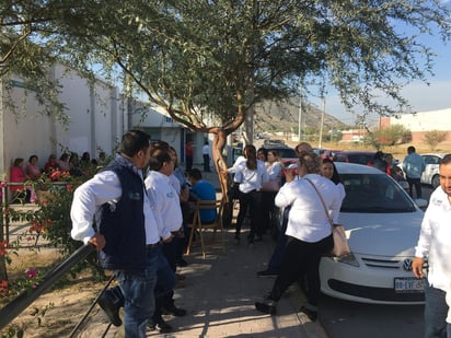 Después de tomar Recaudación de Rentas, docentes y autoridades alcanzan acuerdos. (EL SIGLO DE TORREÓN)