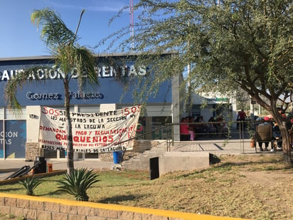 La toma de la Recaudación de Rentas en Gómez Palacio afectó a alrededor de 500 usuarios que suelen hacer sus trámites aquí en un día. (EL SIGLO DE TORREÓN)