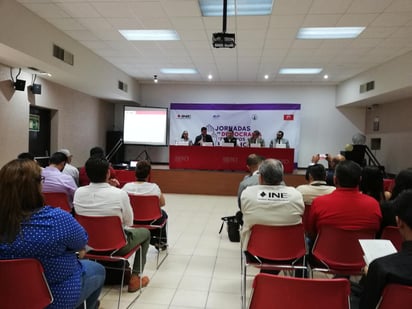 Asegura la Fiscalía Especializada para los Delitos Electorales en Coahuila (Feadec) que durante los últimos años se ha registrado una mayor participación ciudadana en los procesos electorales del país, sobre todo de los jóvenes que cumplen su mayoría de edad. (VIRGINIA HERNÁNDEZ)