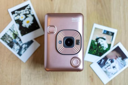 La cámara Instax Mini LiPlay está disponible en tres colores: Elegant Black, Blush Gold y Stone White. Puede adquirirse a un precio de 4 mil 599 pesos.
(ESPECIAL)