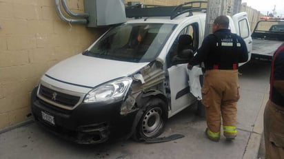 La conductora de 72 años recibió atención de la Cruz Roja.