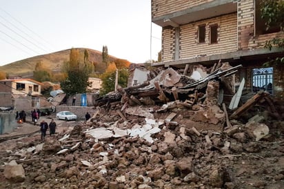 El sismo sorprendió a ciudadanos del noroeste de Irán la madrugada del viernes.