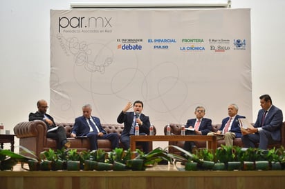 Foro. Ayer se llevó a cabo el Tercer Foro Regional sobre Federalismo Fiscal, coordinado por El Siglo de Torreón, como miembro de la Agencia Par.  En la imagen, una de las dos mesas de análisis, con Jorge Zermeño, Samuel García, Salvador Hernández Vélez, Rolando Cordera y Alejandro Armenta (ERNESTO RAMÍEREZ)