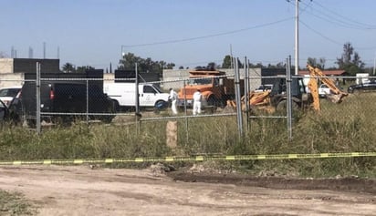 La bodega fue localizada el viernes pasado en el poblado de Toluquilla luego de una inspección realizada por miembros de la Guardia Nacional quienes también localizaron armas y detuvieron a 15 personas entre ellos tres menores de edad. (ESPECIAL)