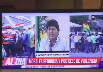 En ambos casos la renuncia no es directa ni definitiva, requieren la aprobación del Congreso. Las leyes bolivianas establecen que, en caso de que el presidente se encuentre impedido o ausente por alguna razón, el vicepresidente quedaría al mando. (EFE)
