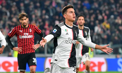 Celebra el argentino Paulo Dybala luego de marcar el único tanto del juego, en el triunfo de la Juventus sobre el Milan. (AP)