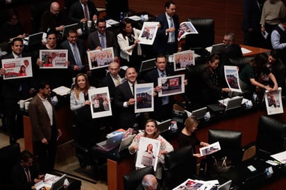 Sin violencia y con los accesos abiertos, los panistas comenzaron a manifestarse afuera del Senado, en contra de la toma de protesta de Rosario Piedra Ibarra, como presidenta de la Comisión Nacional de Derechos Humanos (CNDH). (ARCHIVO)