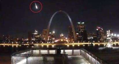 Comparten videos del meteorito en redes sociales. 