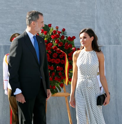 El presidente de Cuba, Miguel Díaz-Canel, dio la bienvenida este martes a los reyes Felipe y Letizia en una visita 'muy ansiada'. (EFE)