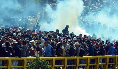 La zona fue liberada pasadas las 16:00 horas, luego de estar colapsada por cerca de seis horas. (AGENCIAS)