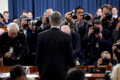 El embajador interino de Estados Unidos en Ucrania, Bill Taylor, durante su testificación frente al Comité de Inteligencia de la Cámara Baja.