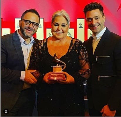 Lupita D'Alessio fue reconocida con el Premio a la Excelencia. (INSTAGRAM)