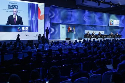 El presidente de Rusia, Vladimir Putin, durante la ceremonia de clausura del Foro Empresarial BRICS, este 13 de noviembre de 2019, en Brasilia (Brasil). Vladimir Putin abordó con su homólogo brasileño, Jair Bolsonaro, la situación en Bolivia durante la cumbre. (EFE)