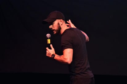 Diego Dreyfus es ingeniero físico de la Universidad Iberoamericana y actor de la CEFAC la escuela oficial de actuación de TV Azteca y también del CEA, las escuela oficial de actores de Televisa.  (EL SIGLO DE TORREÓN)