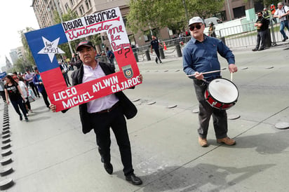 El estallido social que sacudió a Chile el 18 de octubre inició con protestas estudiantiles por un leve incremento al precio del subterráneo. (ARCHIVO) 