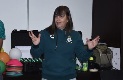 La argentina Mónica Szmigielski, coordinadora del Área de Neurociencias, explicó las formas de trabajo albiverde.