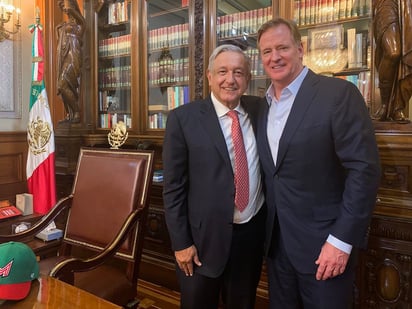 El presidente de México recibió al comisionado Roger Goodell en la visita que éste hizo a nuestro país. (ESPECIAL)