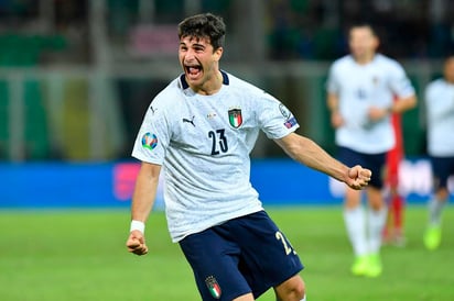 El debutante Riccardo Orsolini marcó su primer tanto con la selección absoluta de Italia. (AP)