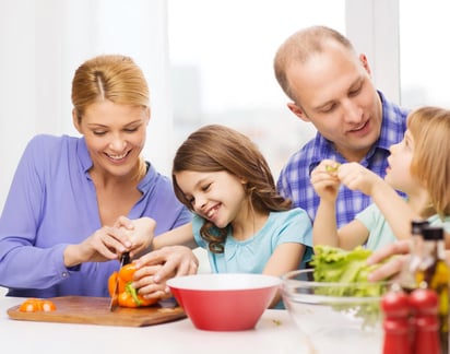 Establecer una disciplina en la alimentación de los niños no solo derivará en una buena salud para el infante, sino que también se puede traducir en la oportunidad para el adulto de recapitular su disciplina alimentaria. (ARCHIVO) 