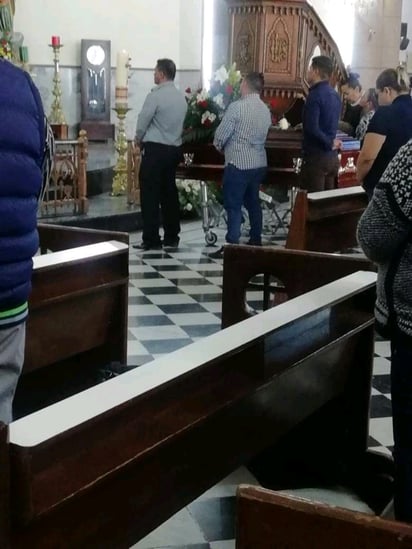 Entre recuerdos, lágrimas y oraciones transcurrió la Santa Misa en la catedral de Guadalupe. (CORTESÍA)