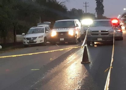 La madrugada de este miércoles fueron localizadas cuatro bolsas negras con restos humanos dentro de una camioneta,  afuera de la Séptima Zona Militar. (ESPECIAL)