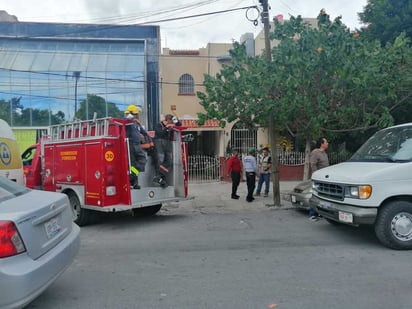 Con cadena para perro, el hoy occiso se ahorcó en una de las ventanas de su casa; al ser encontrado tenía dos horas de fallecido. (EL SIGLO DE TORREÓN)