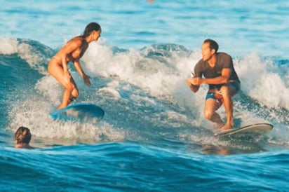 Se conocieron surfeando así que él quiso hacer algo especial para la pedida de matrimonio. (INTERNET)