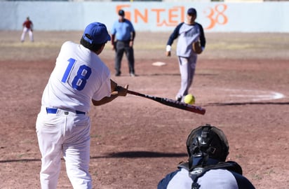 A punto de ingresar a su recta final, se encuentra la temporada “Xicoténcatl de la Cruz García”, en la competitiva Liga Magisterial de Softbol de la sección 38 del SNTE, que vivió su jornada número 15 del rol regular. (EL SIGLO DE TORREÓN)