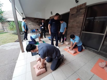 El curso incluye maniobras básicas de reanimación cardiopulmonar e identificación de signos de infarto tanto al corazón como de infarto cerebral.
(EL SIGLO DE TORREÓN)