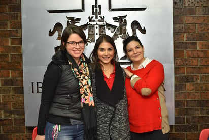 Pamela, Mony y Azucena.