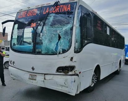 Por no respetar la luz roja del semáforo, se impactan. (EL SIGLO DE TORREÓN)