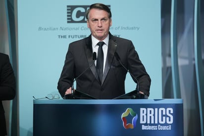 Jair Bolsonaro defendió este viernes el proyecto de ley que fue enviado por el poder Ejecutivo al Congreso y que contempla eximir a policías y miembros de las fuerzas de seguridad de eventuales condenas. (ARCHIVO)