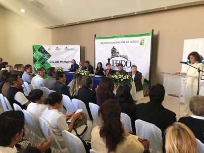 A la inauguración que se llevó a cabo en el Lobby del Teatro Centauro acudió la directora del ISMED, María Soledad Ruíz Canaán así como autoridades de salud de La Laguna de Durango y Coahuila. (EL SIGLO DE TORREÓN)
