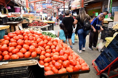 Los productos con precios al alza fueron electricidad, nopales, tomate verde, jitomate entre otros.