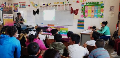 El persona del Instituto de la Mujer lleva a cabo talleres en escualeas primarias para promover la igualdad de género.  (EL SIGLO DE TORREÓN) 