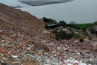 Al menos seis fallecidos y catorce heridos deja hasta ahora la caída de un autobús ocurrida en la madrugada de este domingo a un abismo de los Andes peruanos. (ARCHIVO) 