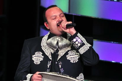 El Coliseo Centenario confirmó hoy en sus redes sociales que Pepe Aguilar traerá de nueva cuenta el show Jaripeo sin fronteras. (ARCHIVO)