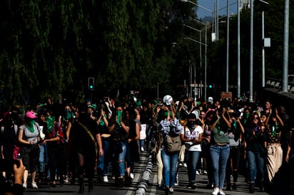 La mayoría de las mujeres enfrentan violencia, ya sea la ejercida por su pareja o familiares o la que proviene de la comunidad, el trabajo y la escuela. (ARCHIVO)