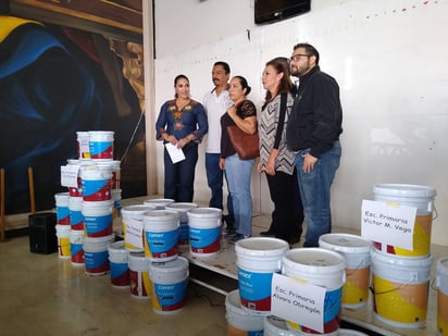 La titular de la Coordinación de Servicios Educativos en la región, Flor Rentería Medina, presidió junto con maestros y padres de familia el evento en las instalaciones de la Coordinación, en el bulevar Independencia. (EL SIGLO DE TORREÓN)