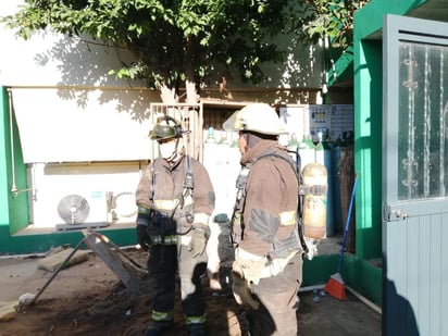 Evacuan área de pediatría del Hospital Rural del Seguro Social en Madero. (MARY VÁZQUEZ)